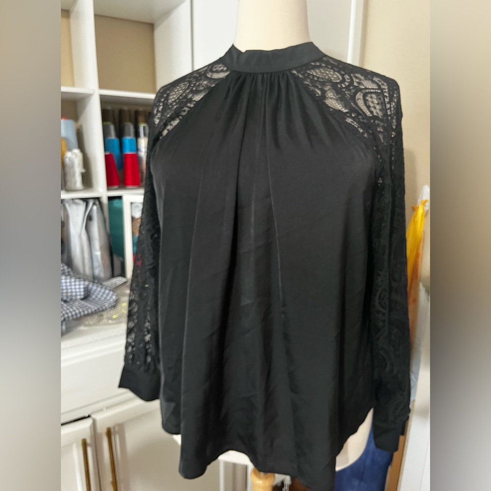 NWT Elegant Black Lace Women's Top in size XXL.
